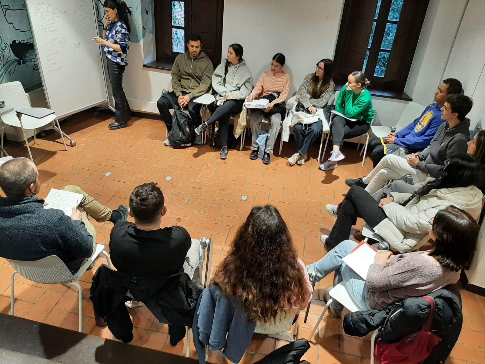 Reunió de joves al Mas Fonollar 