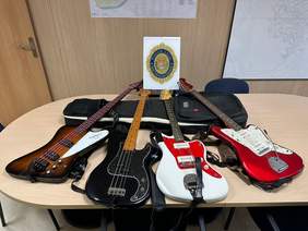 Imatges de les quatre guitarres elèctriques