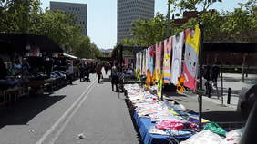 Foto de paradas del mercado de venta no sedentaria en Singuerlín 