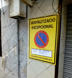 Foto d'un cartell d'obres