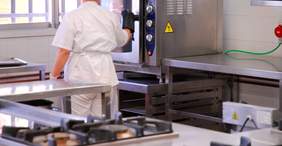 Foto detall d'una cuina industrial