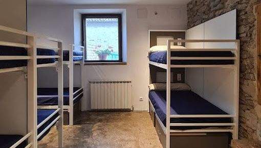 Imatge de les habitacions de la Casa de colònies Can Ton Xic