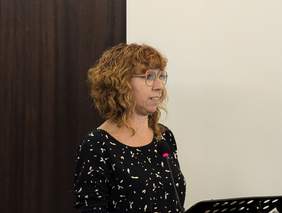 Foto de Pepa González en su discurso en el pleno municipal 
