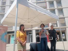 Foto de l'alcaldessa, Núria Parlon, presentant 'Estiu a la fresca'