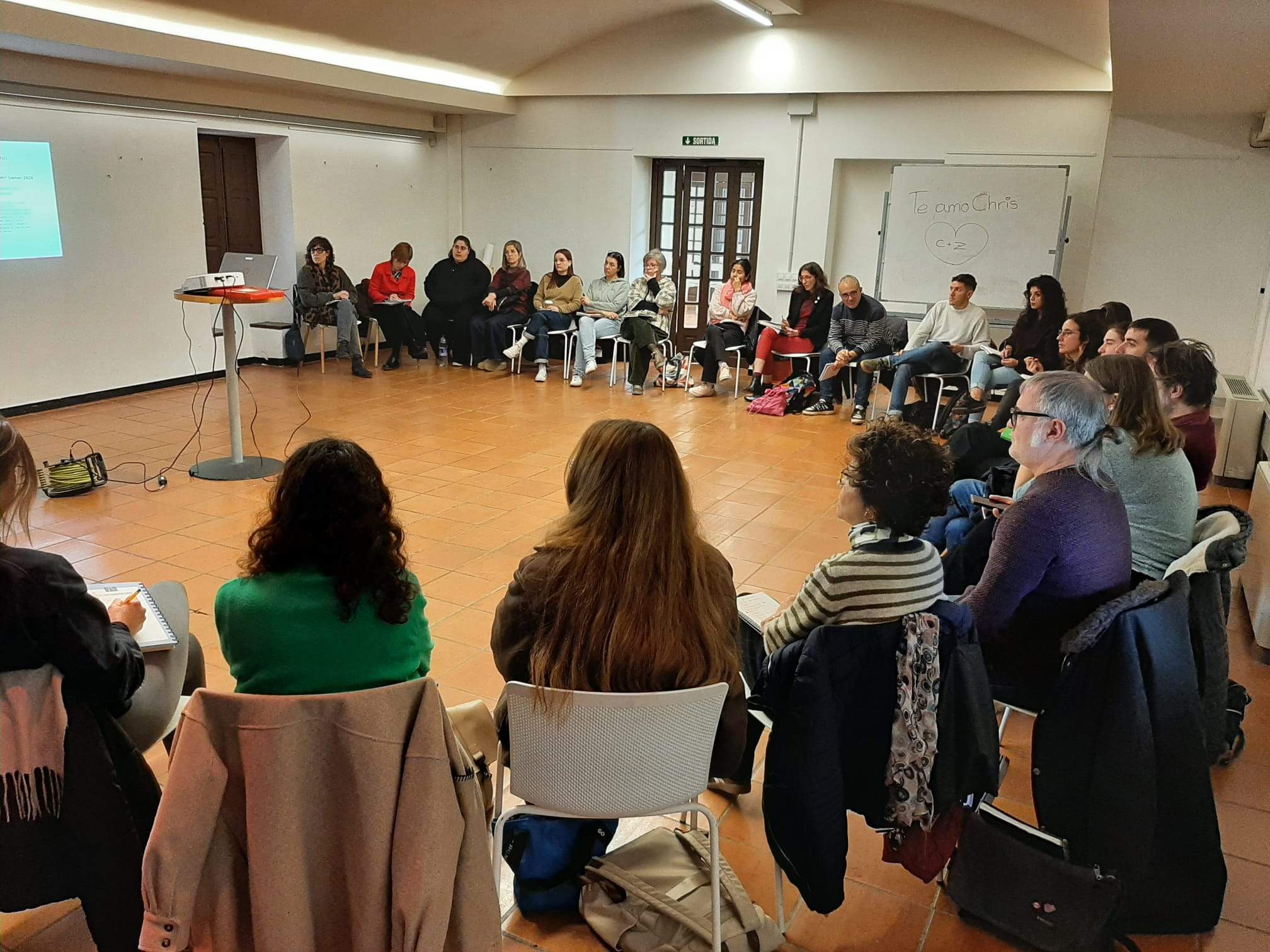 Reunió al Mas Fonollar amb joves 