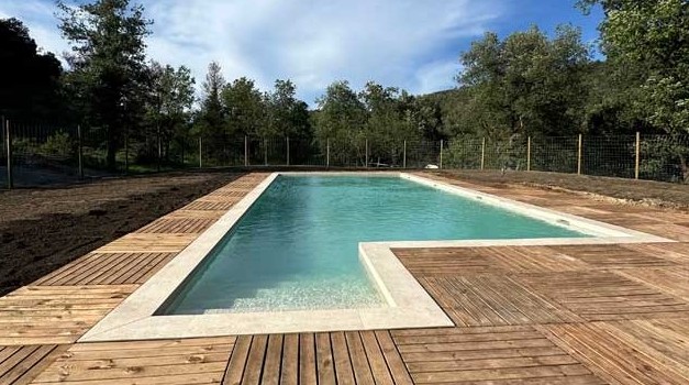 Imatge de la piscina de la Casa de colònies Can Ton Xic