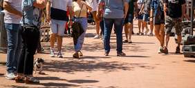 Foto de persones en Santa Coloma