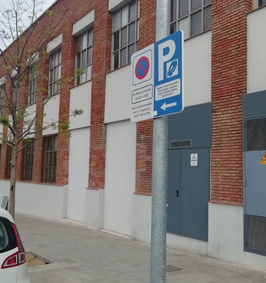 Zona Blava entorn passeig Salzereda Imatge Zona Blava davant antic jutjat (entorn passeig Salzereda)