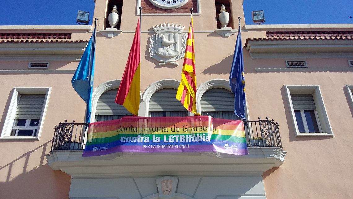 Dia de l'Orgull i contra LGTBIfòbia Foto de la façana de l'Ajuntament